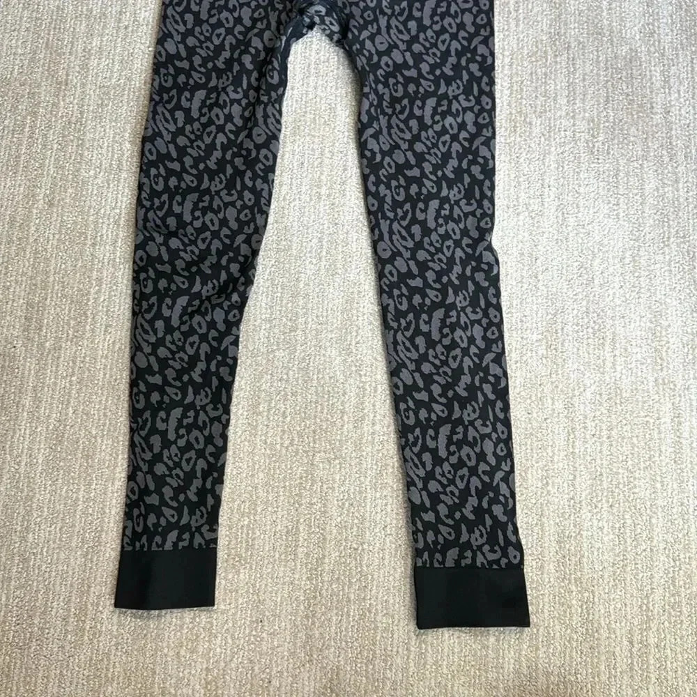 Steve Madden Women’s Leopard Print Leggings Size S Black Gray Seamless Tights - Picture 8 of 9